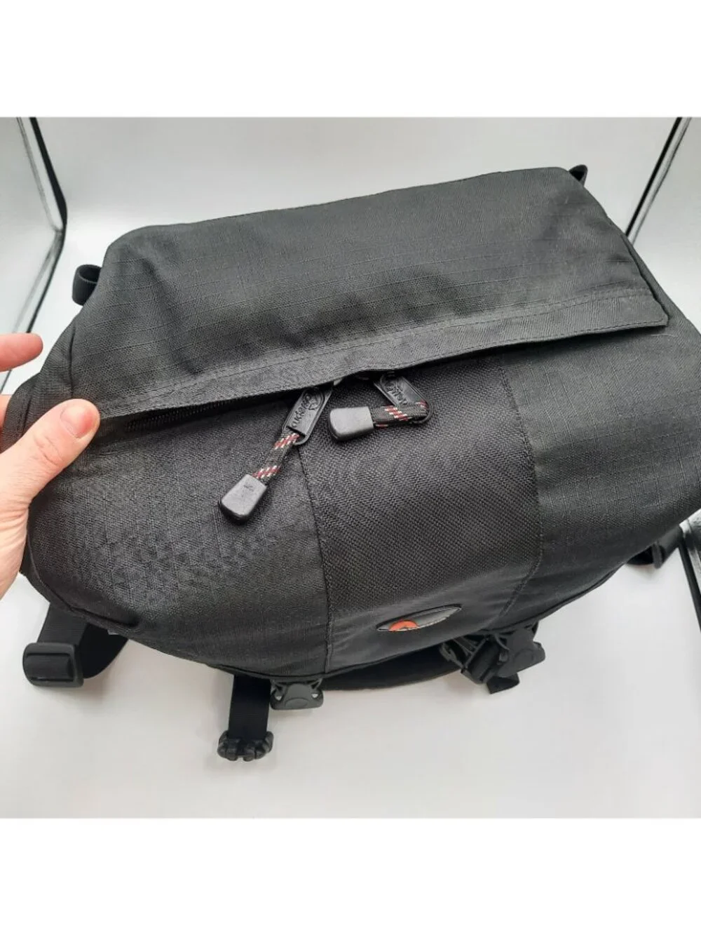 LowePro Steath Reporter 300 AW Camera Bag Black Shoulder Strap Carry Travel DSLR